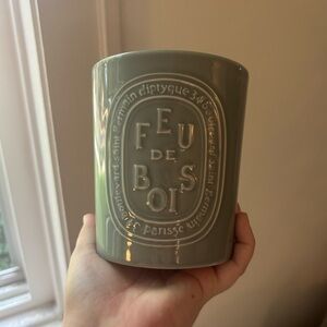 Diptyqye FEU DE BOIS (WOOD FIRE)
Large Candle 22.2 oz Used